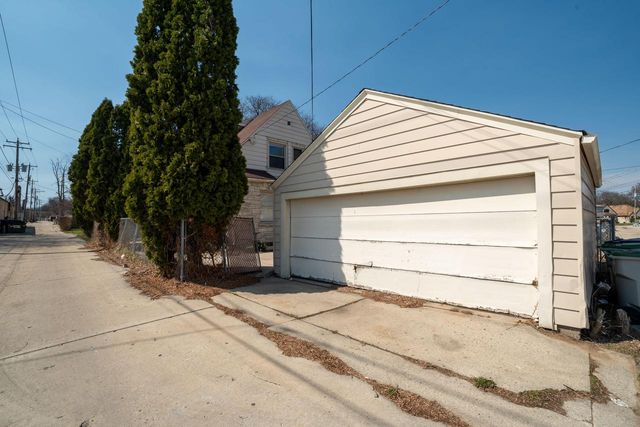 3120 N 56th STREET, Milwaukee, WI 53216