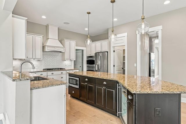 1002 Rambling Brook Way, Delaware, OH 43015