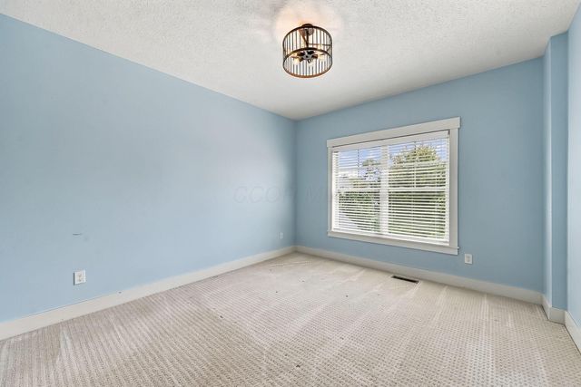 1002 Rambling Brook Way, Delaware, OH 43015