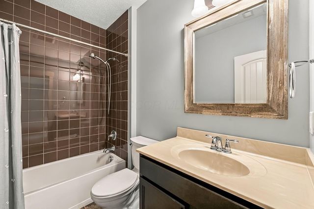 1002 Rambling Brook Way, Delaware, OH 43015