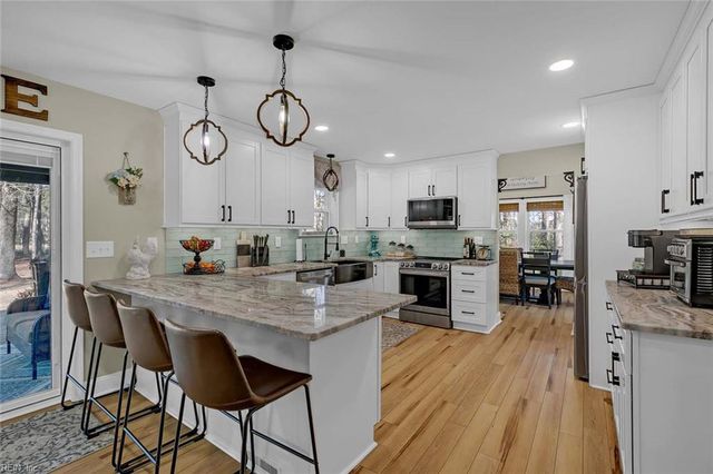 514 River Estates PL, Mathews, VA 23109