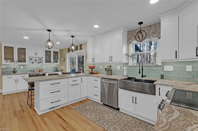 514 River Estates PL, Mathews, VA 23109