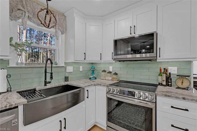 514 River Estates PL, Mathews, VA 23109