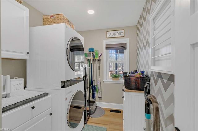 514 River Estates PL, Mathews, VA 23109