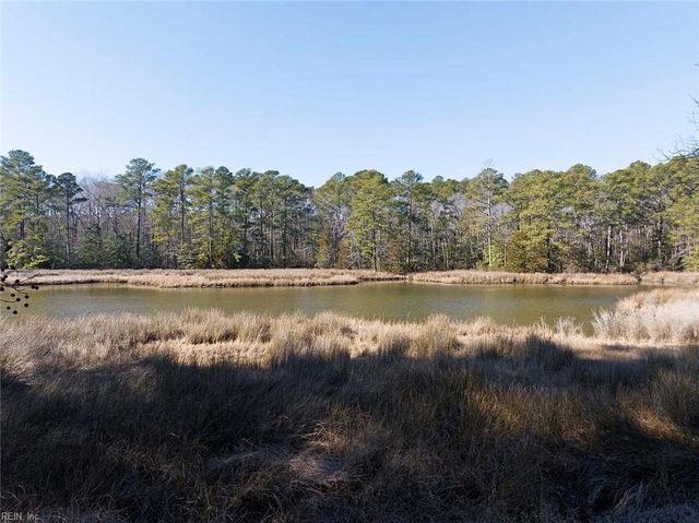 514 River Estates PL, Mathews, VA 23109