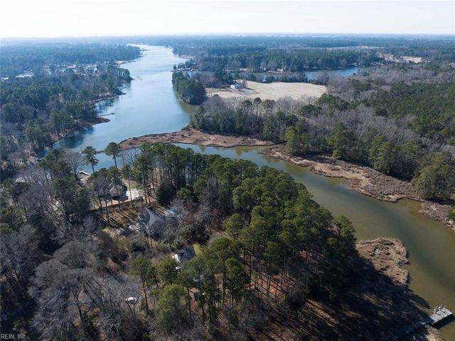 514 River Estates PL, Mathews, VA 23109