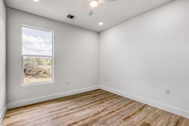 137 E Pauwela LN, Bastrop, TX 78602