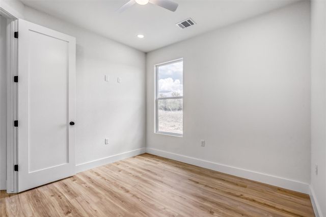 137 E Pauwela LN, Bastrop, TX 78602