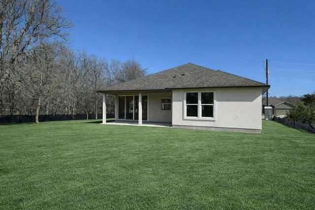 137 E Pauwela LN, Bastrop, TX 78602