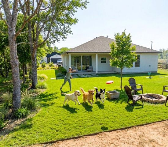 137 E Pauwela LN, Bastrop, TX 78602