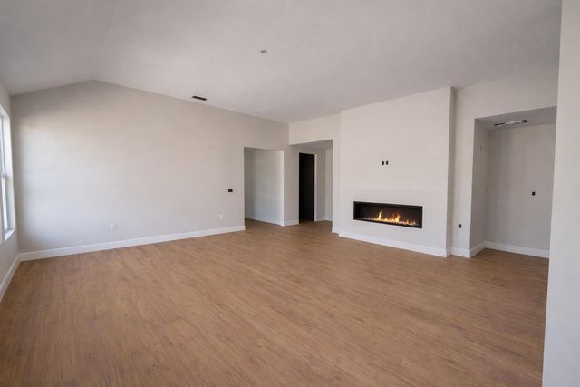 137 E Pauwela LN, Bastrop, TX 78602