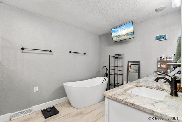 733 DOGWOOD AVE, Cheyenne, WY 82009