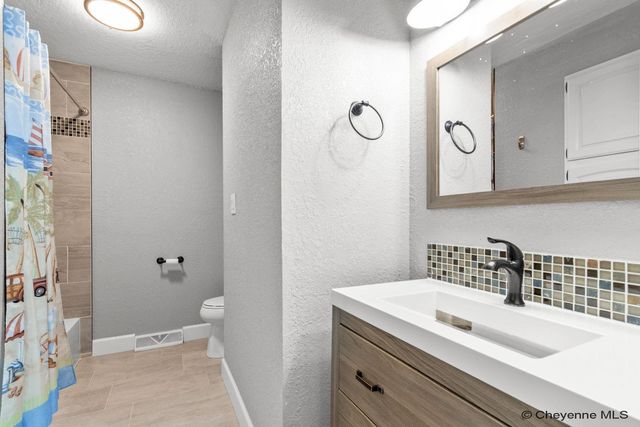 733 DOGWOOD AVE, Cheyenne, WY 82009