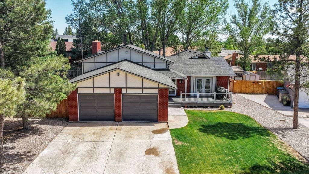 733 DOGWOOD AVE, Cheyenne, WY 82009