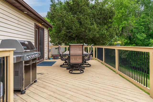 642 8TH Street, Silvis, IL 61282