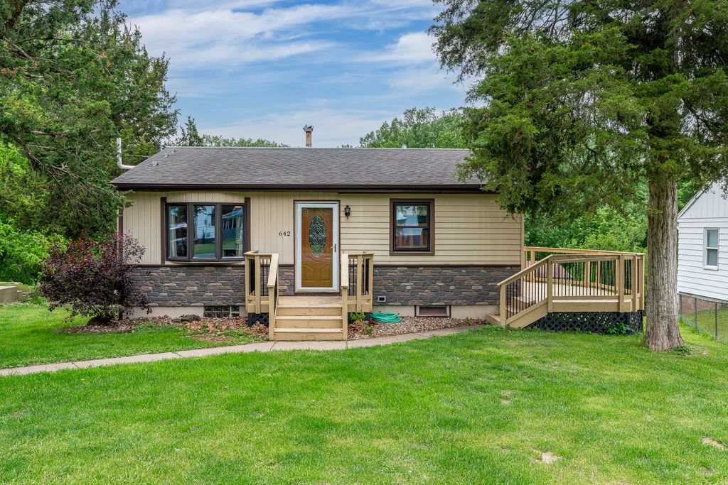 642 8TH Street, Silvis, IL 61282