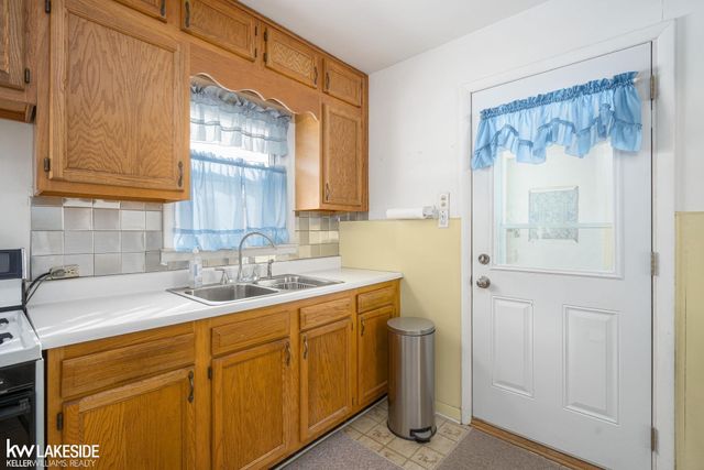 14358 Hendricks Avenue, Warren, MI 48089