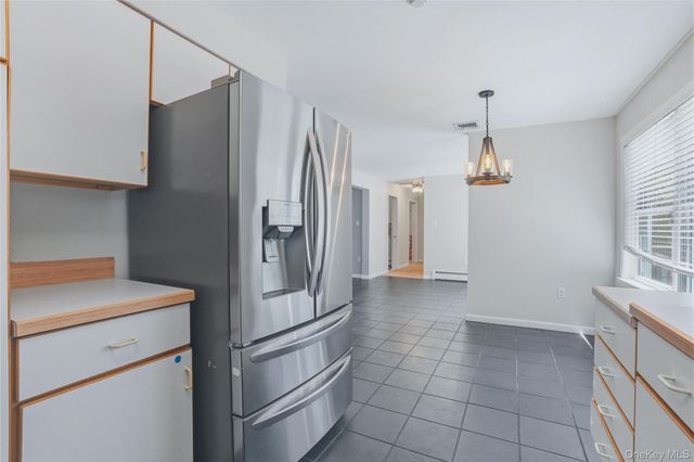 21 Maine Drive, Newburgh, NY 12550