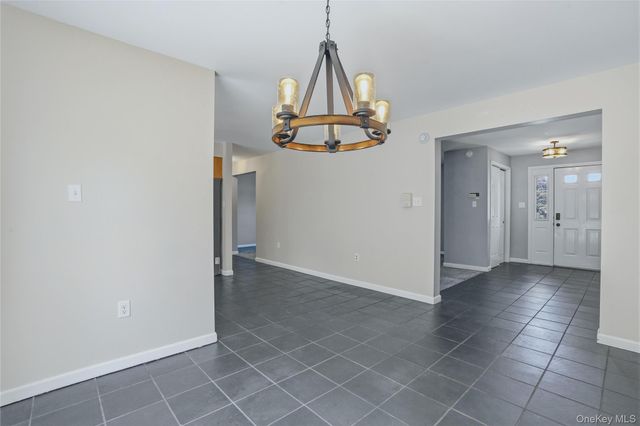 21 Maine Drive, Newburgh, NY 12550