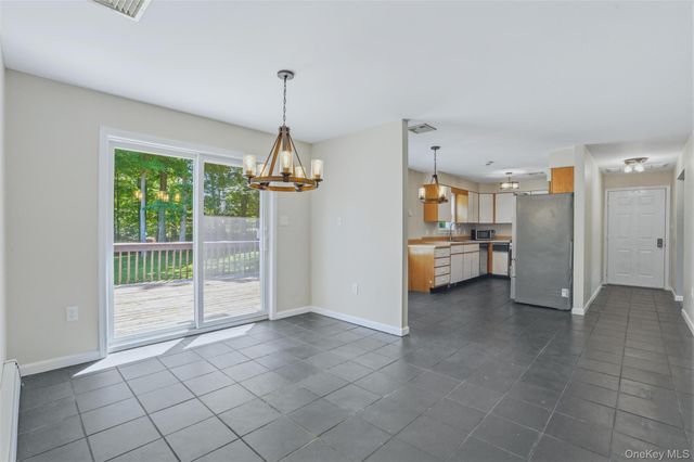 21 Maine Drive, Newburgh, NY 12550