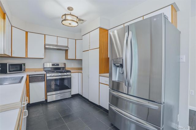 21 Maine Drive, Newburgh, NY 12550