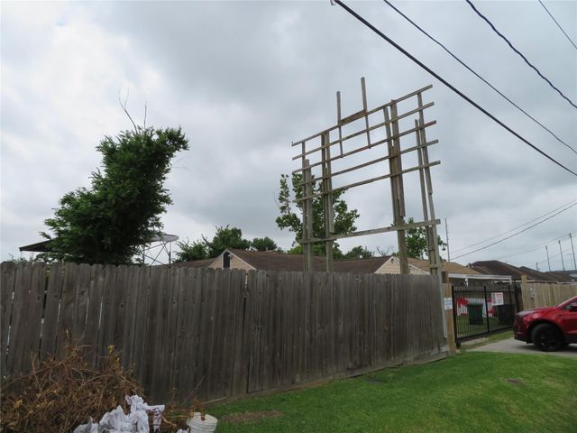 3135 Golfcrest Boulevard, Houston, TX 77087