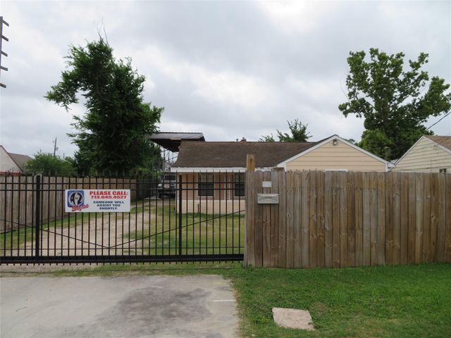 3135 Golfcrest Boulevard, Houston, TX 77087