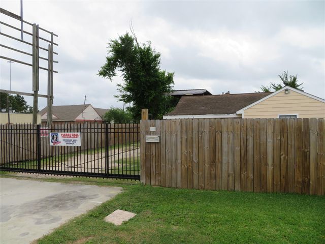 3135 Golfcrest Boulevard, Houston, TX 77087