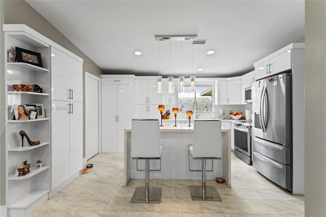 740 NW 219th Avenue, Pembroke Pines, FL 33029