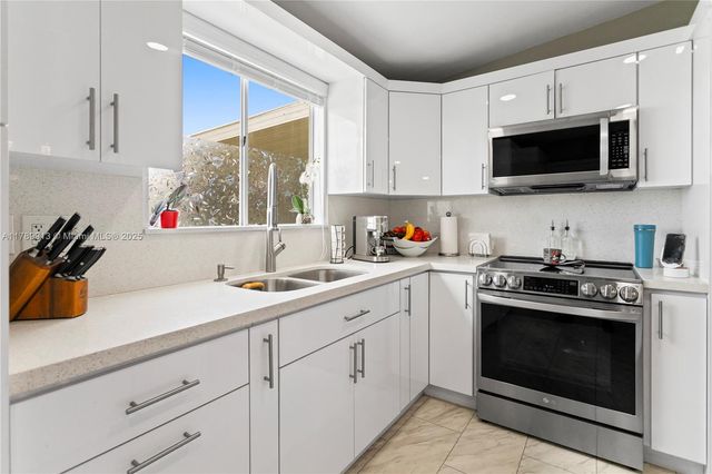 740 NW 219th Avenue, Pembroke Pines, FL 33029