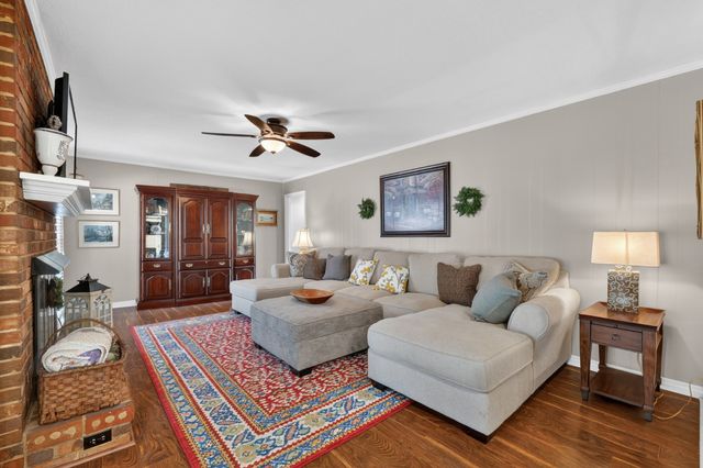 1886 Wellsbrook Dr, Fayetteville, TN 37334