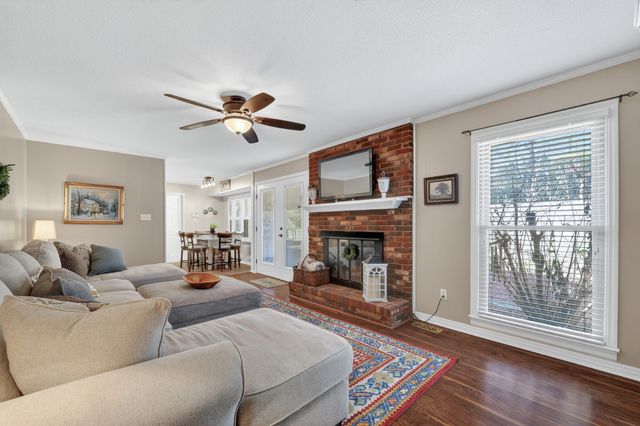 1886 Wellsbrook Dr, Fayetteville, TN 37334