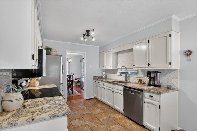 1886 Wellsbrook Dr, Fayetteville, TN 37334