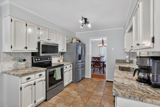 1886 Wellsbrook Dr, Fayetteville, TN 37334