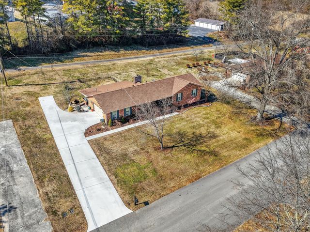 1886 Wellsbrook Dr, Fayetteville, TN 37334