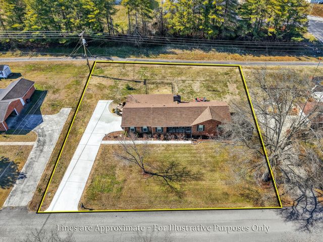 1886 Wellsbrook Dr, Fayetteville, TN 37334