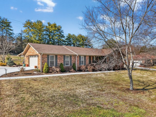 1886 Wellsbrook Dr, Fayetteville, TN 37334