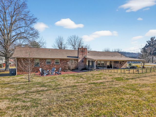 1886 Wellsbrook Dr, Fayetteville, TN 37334