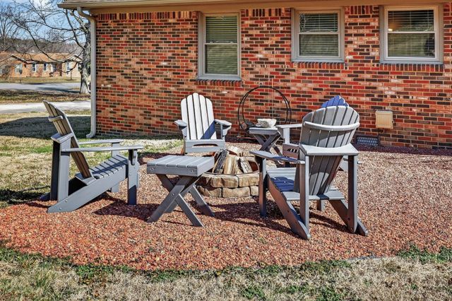 1886 Wellsbrook Dr, Fayetteville, TN 37334