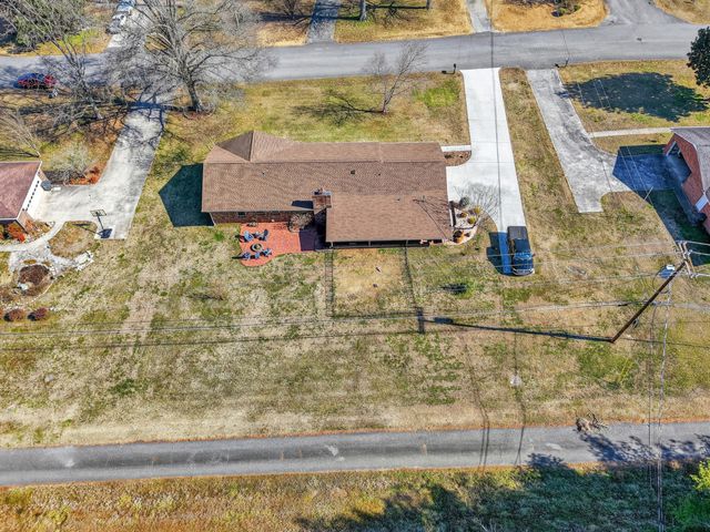 1886 Wellsbrook Dr, Fayetteville, TN 37334