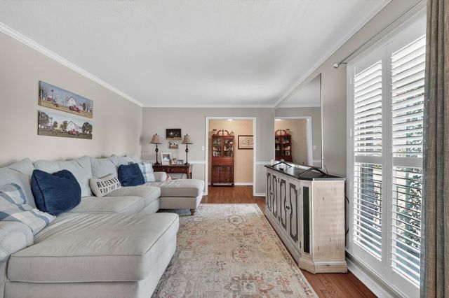 1886 Wellsbrook Dr, Fayetteville, TN 37334