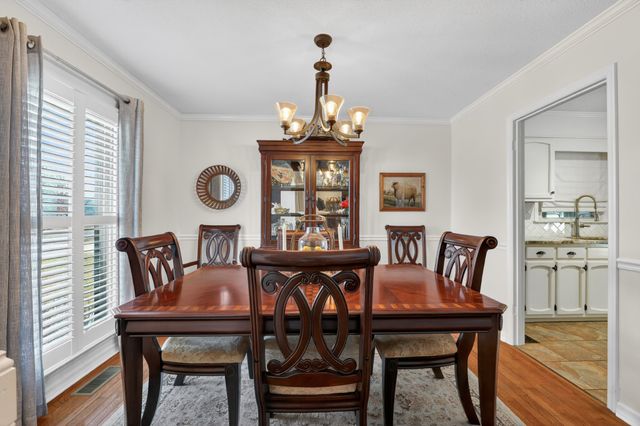 1886 Wellsbrook Dr, Fayetteville, TN 37334