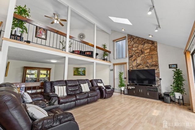 51 Westgate Drive, Edison, NJ 08820