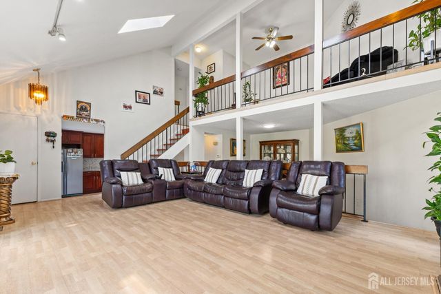 51 Westgate Drive, Edison, NJ 08820