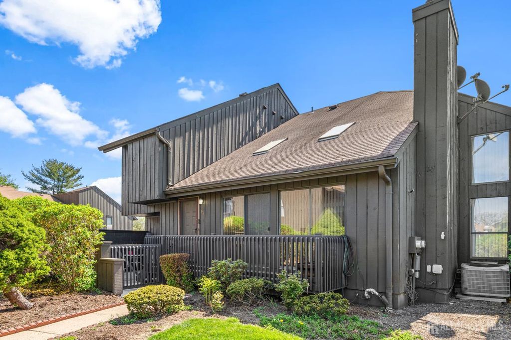 51 Westgate Drive, Edison, NJ 08820