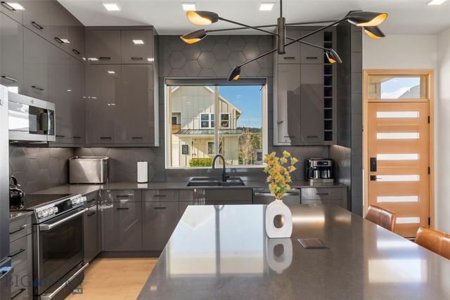 1952 Little Cottage Lane, Bozeman, MT 59715