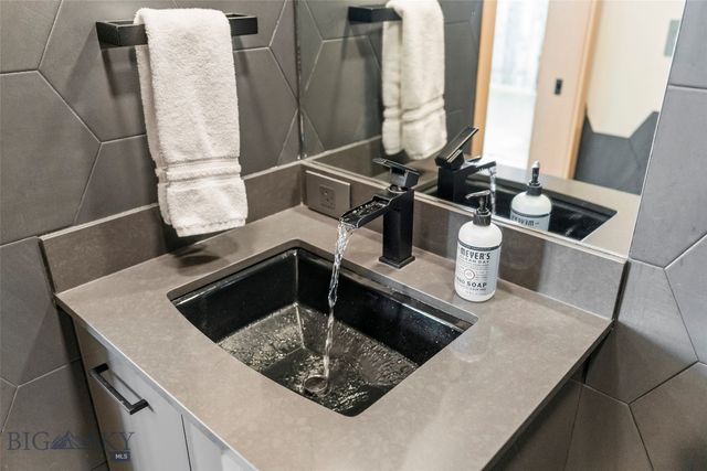 1952 Little Cottage Lane, Bozeman, MT 59715