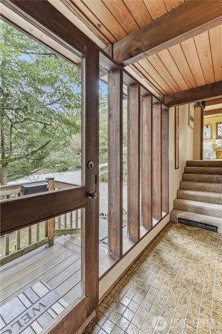 19416 49th Place NE, Lake Forest Park, WA 98155