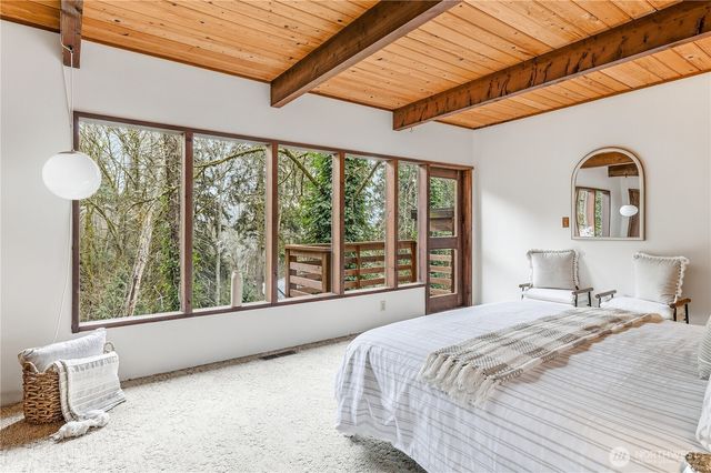 19416 49th Place NE, Lake Forest Park, WA 98155