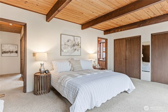 19416 49th Place NE, Lake Forest Park, WA 98155